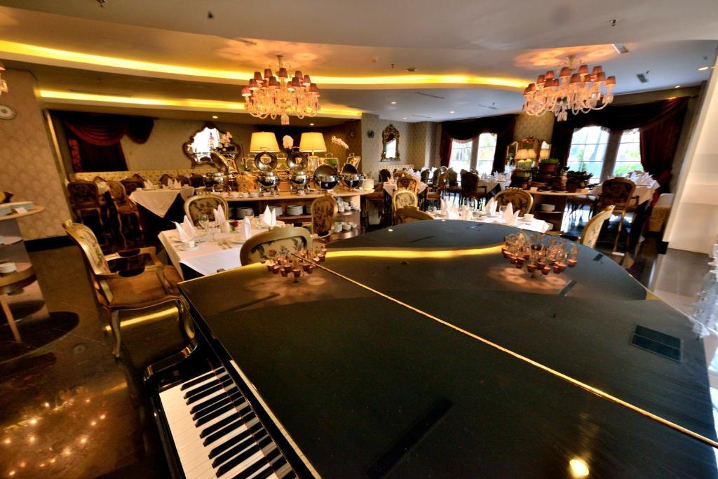 Hotel Amaroossa Royal Bogor Zewnętrze zdjęcie